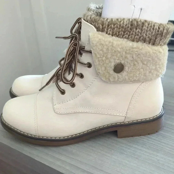 Women's Duena Booties - Picture 3 of 10